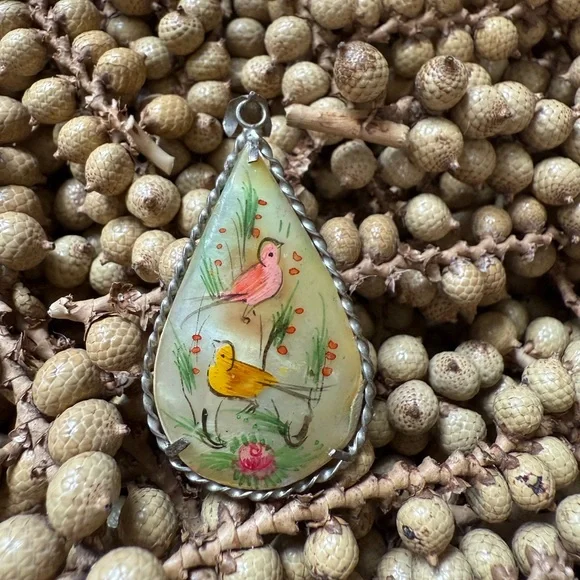 🌈SOLD🌈Vintage Two Sided Hand Painted Bird Scene Horse Scene Pendant - Picture 2 of 12